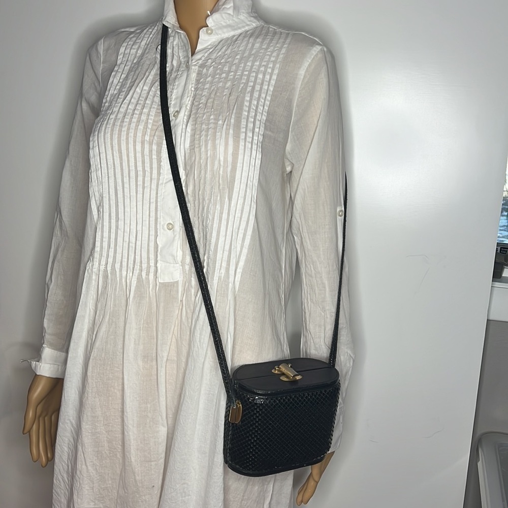 Aluminum Black Mesh Structured Crossbody Bag - Picture 11 of 12